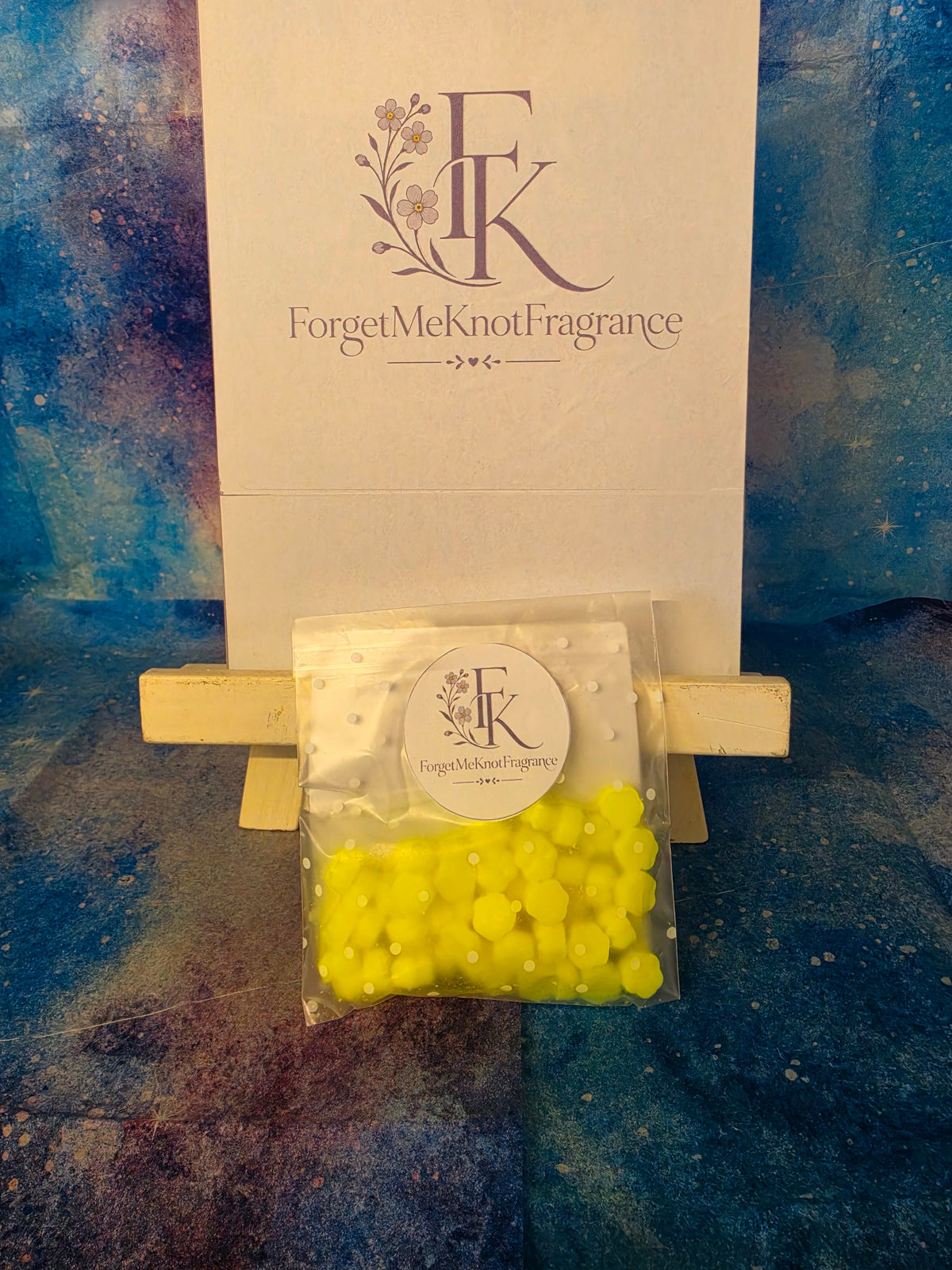 Midsummer Night wax melts in paw print shapes, pack of 50, in branded ForgetMeKnot Fragrance packaging