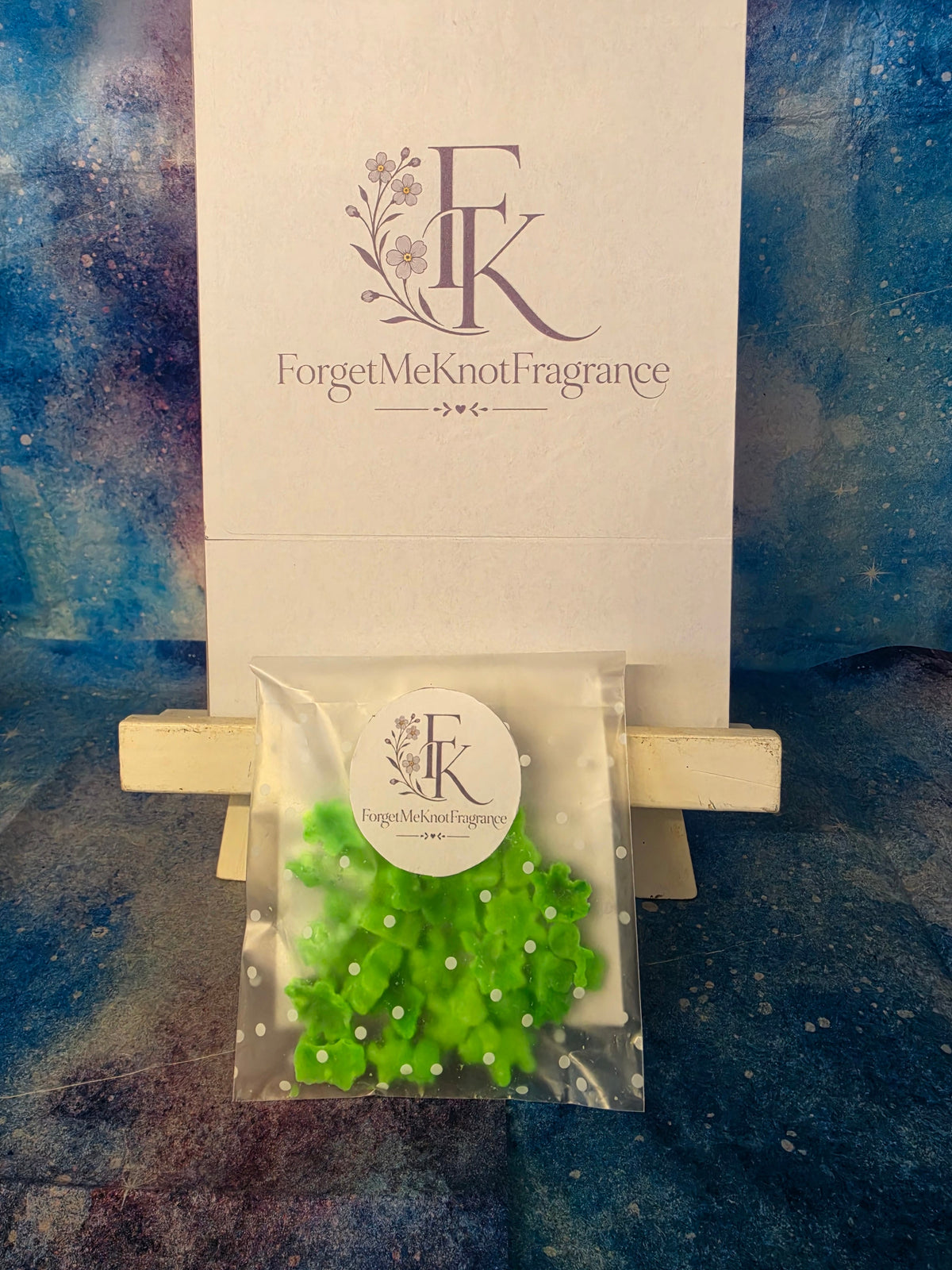 Savaging Man wax melts in dinosaur shapes, pack of 25, in branded ForgetMeKnot Fragrance packaging