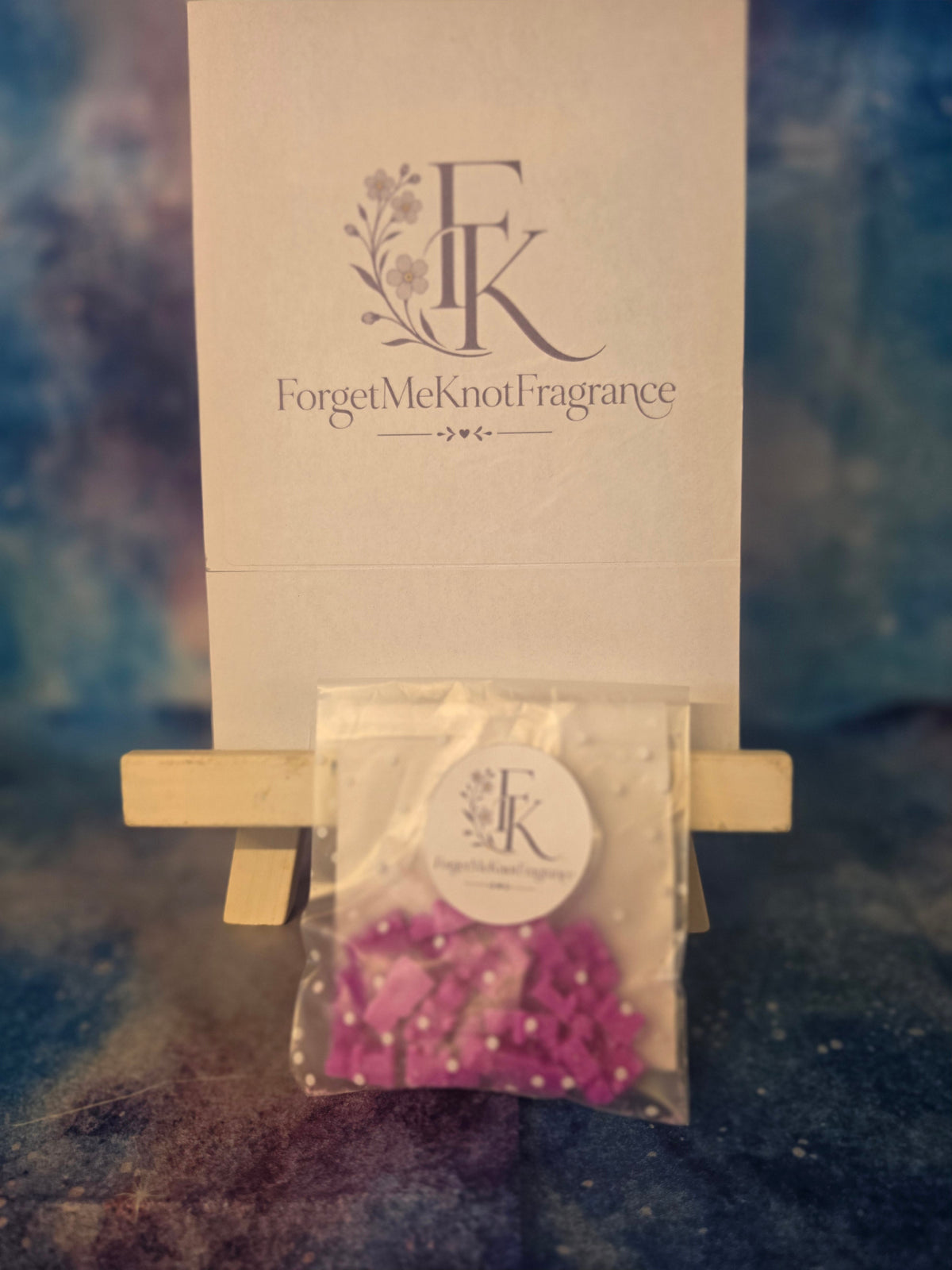Cosy Cardigan wax melts in little bear shapes, pack of 25, in branded ForgetMeKnot Fragrance packaging